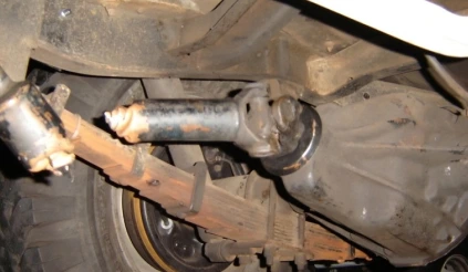 Foto de um cardan quebrado